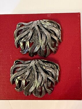 MUSI SHOE CLIPS VINTAGE ANTIQUED SILVER TONE TEXTURED SWIRL LEAF MCM SIGNED
